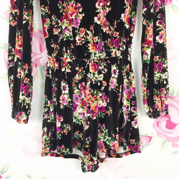 Show Me Your Mumu Floral Velvet Kelsey Romper XS - Picture 4 of 7
